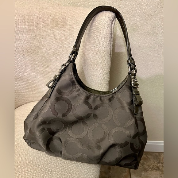 Coach Madison Op Art Maggie, F1120-18763. Grey exterior with purple lining. - Picture 2 of 16